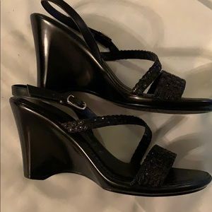 ⬇️ Italian Shoemakers cute black strappy sandal